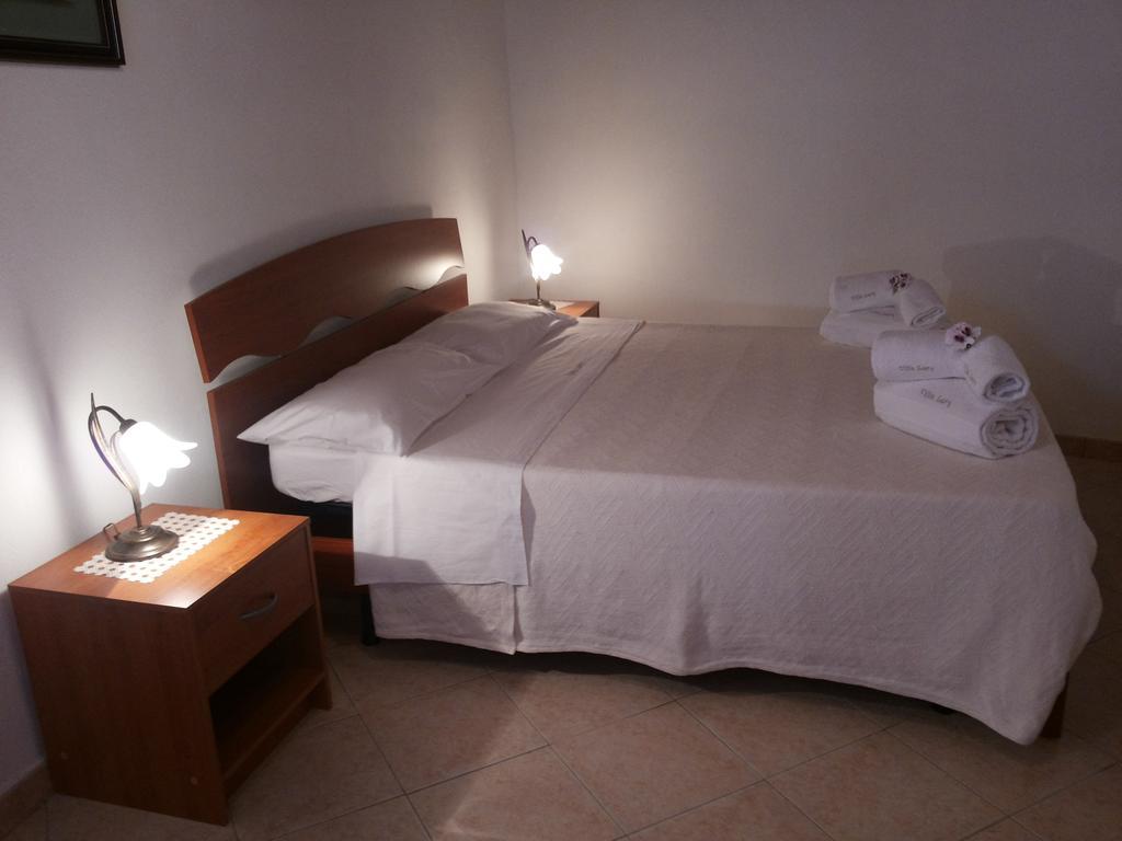 Case Vacanze Villa Lory Malfa  Rom bilde